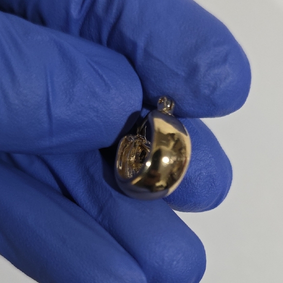 Elegant Polished Gold Minimalist Hoop Earrings – Classic Chic Women’s Jewelry - Picture 8 of 9